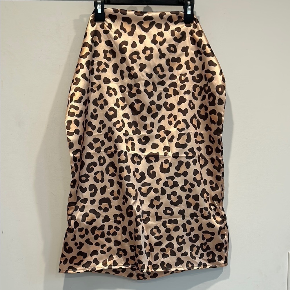 Set of 2 standard Leopard Print satin pillow cases mod wife home decor - Picture 3 of 4